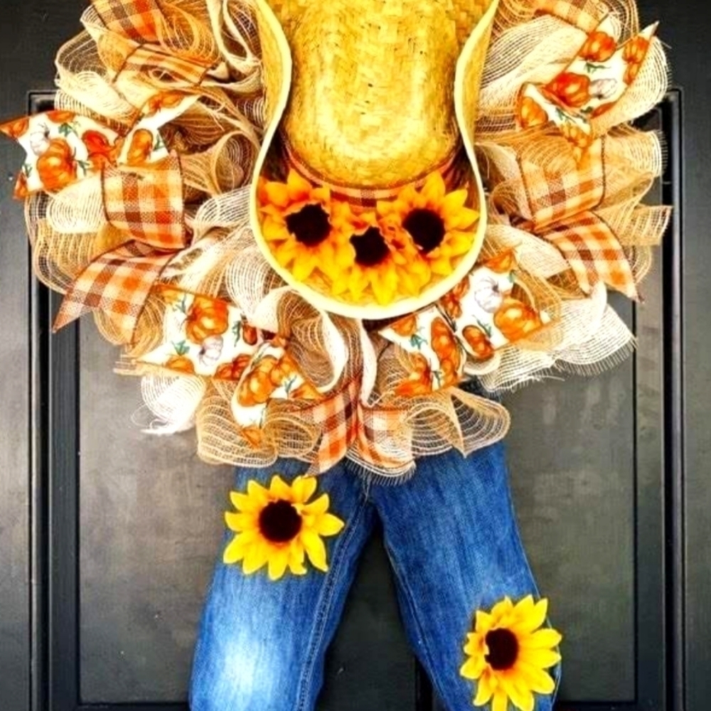 Adorable country wreath, hand made with love.